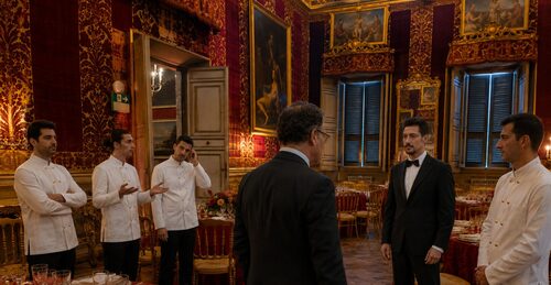Briefing con lo staff in sala